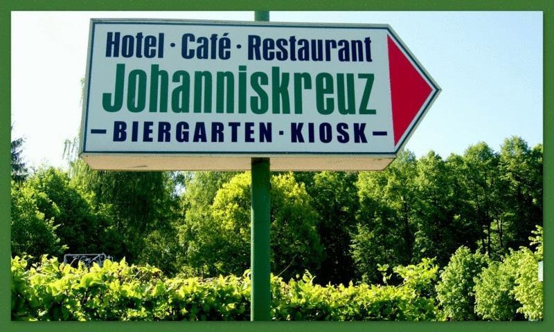 Hotel-Restaurant Johanniskreuz Trippstadt Екстер'єр фото