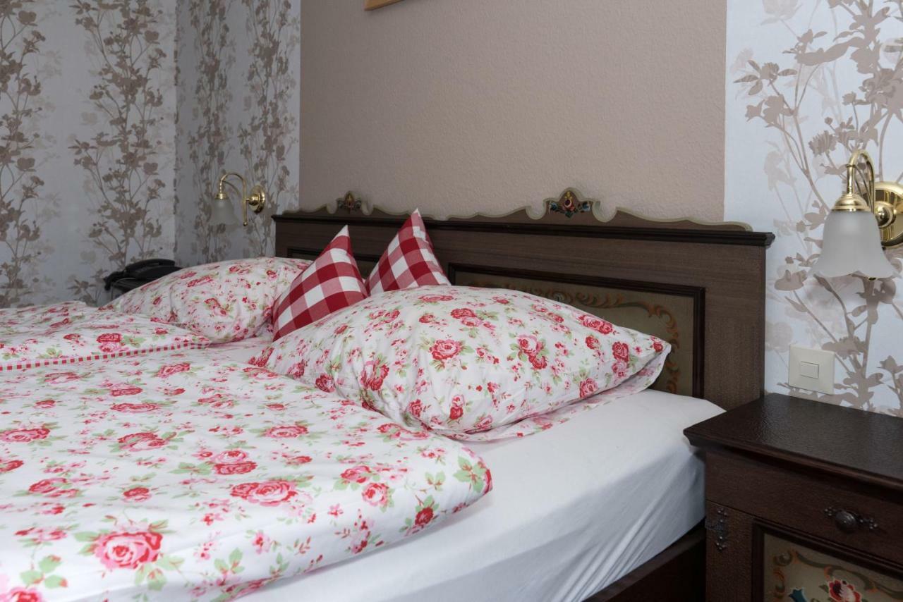 Hotel-Restaurant Johanniskreuz Trippstadt Екстер'єр фото