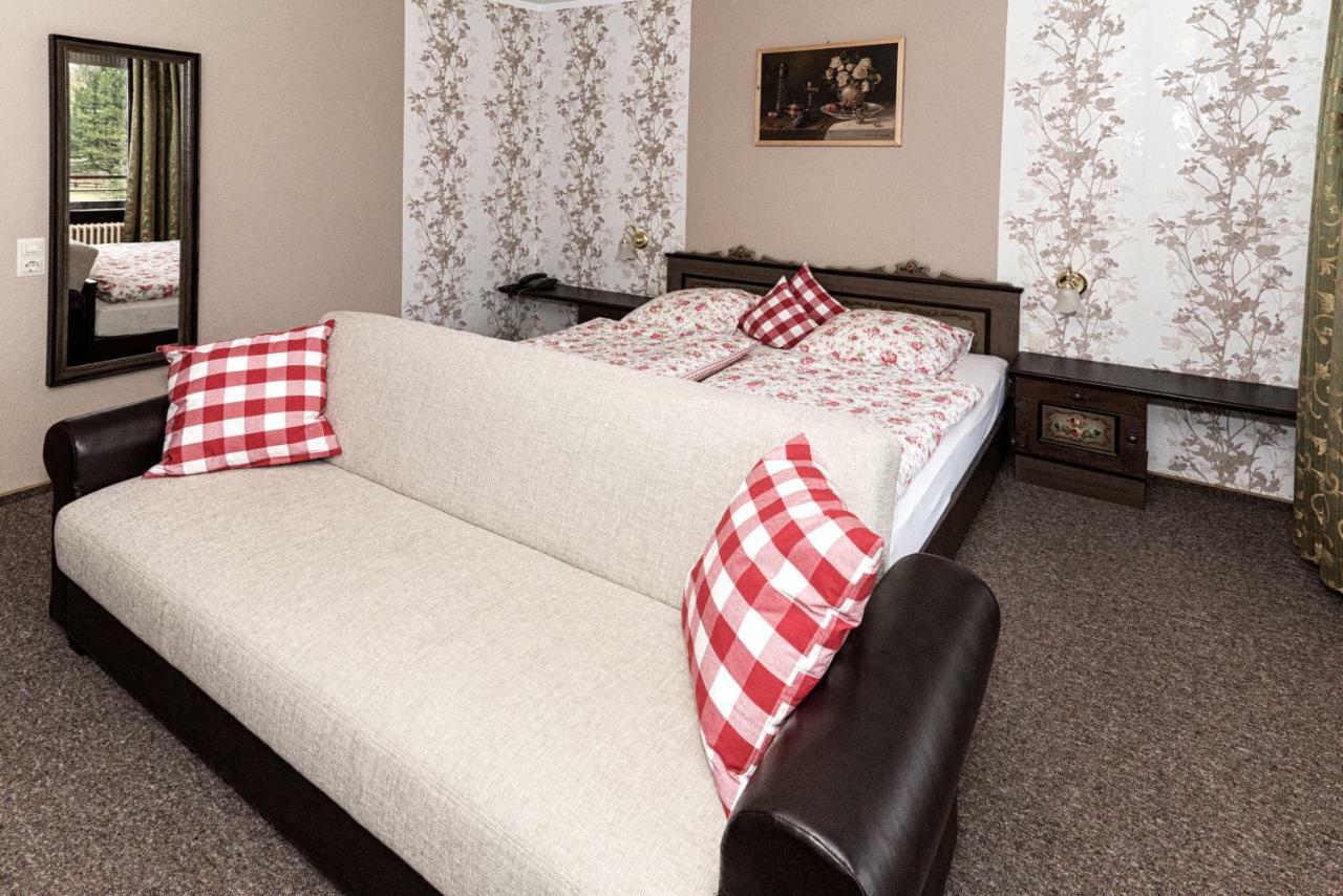 Hotel-Restaurant Johanniskreuz Trippstadt Екстер'єр фото