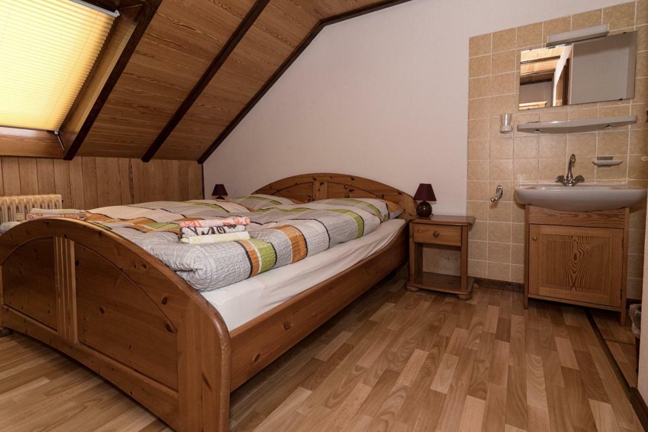 Hotel-Restaurant Johanniskreuz Trippstadt Екстер'єр фото