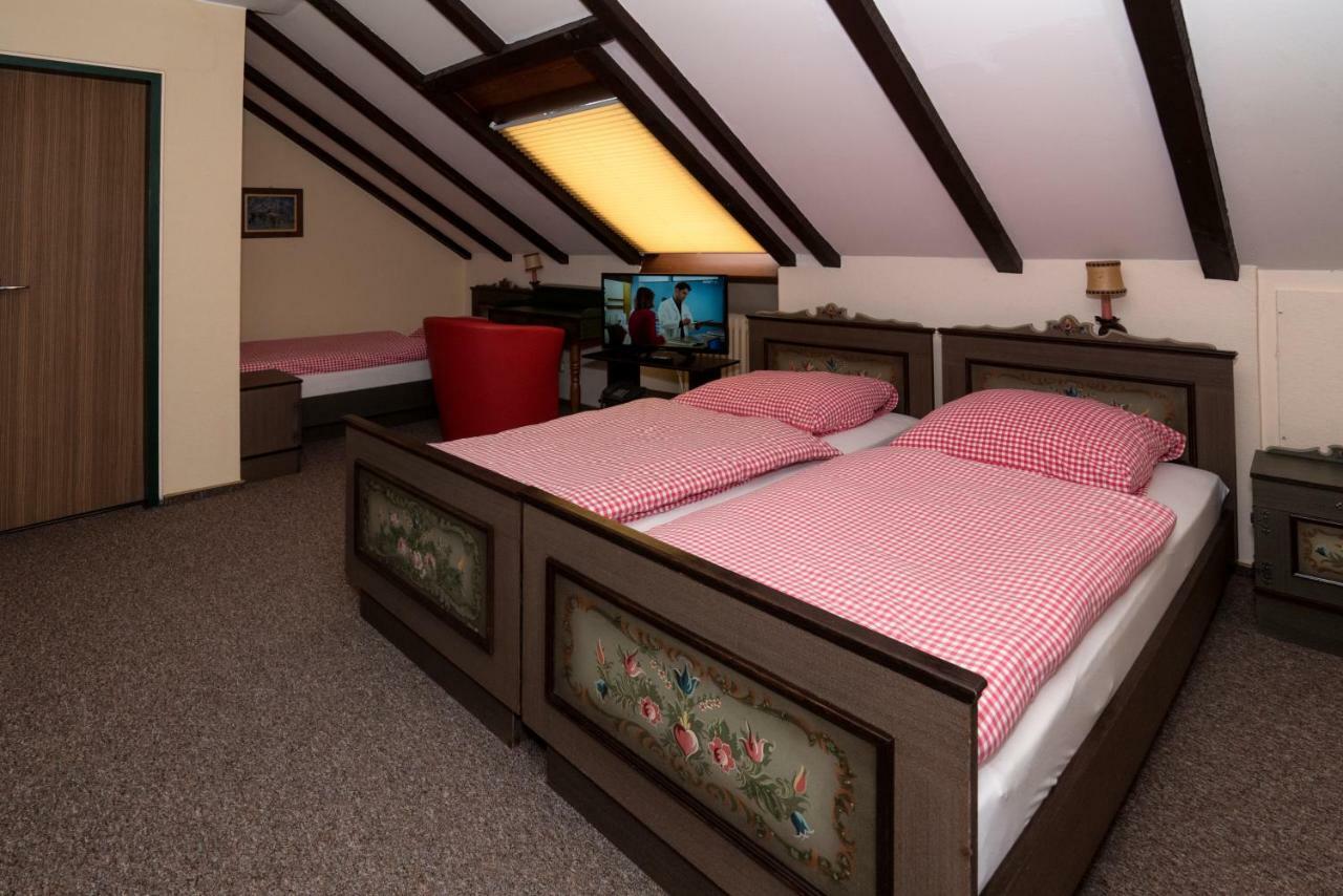 Hotel-Restaurant Johanniskreuz Trippstadt Екстер'єр фото