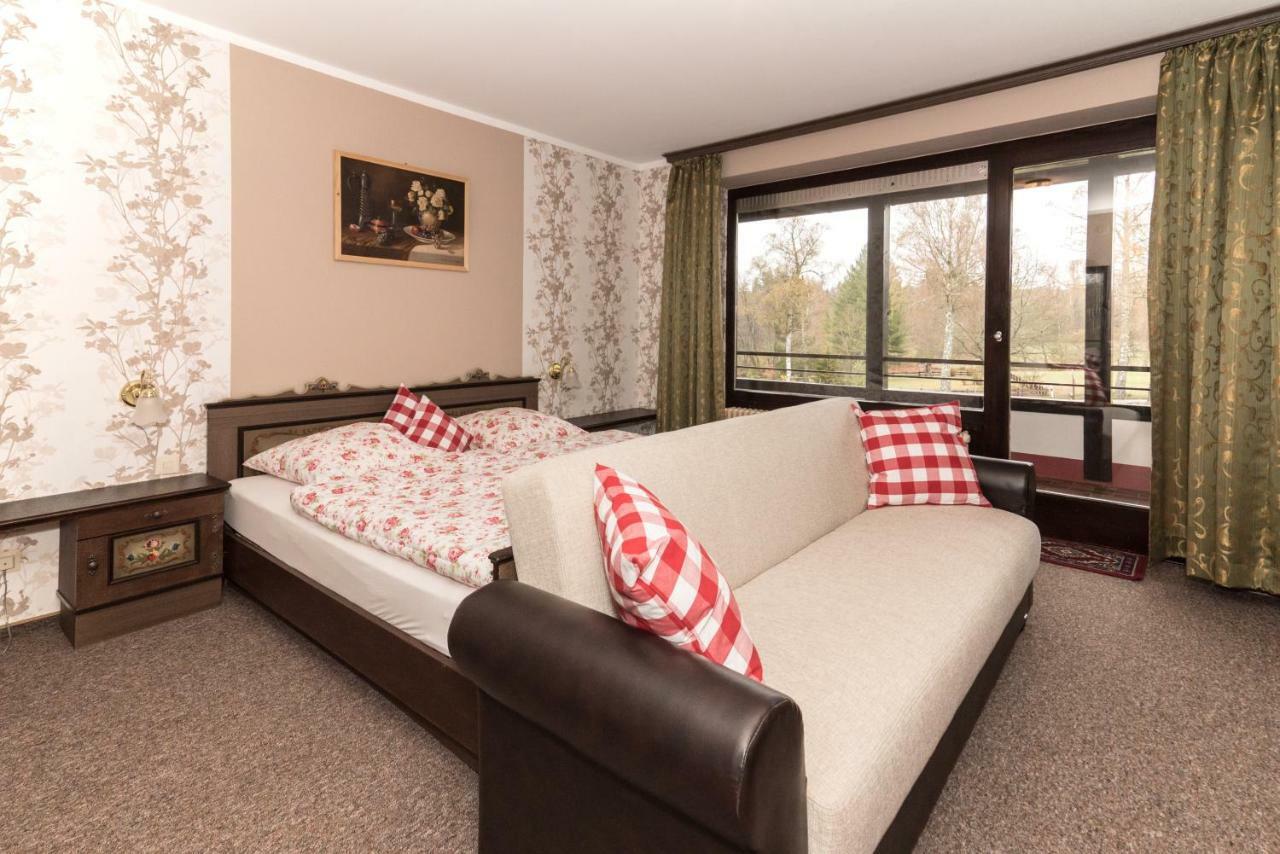 Hotel-Restaurant Johanniskreuz Trippstadt Екстер'єр фото