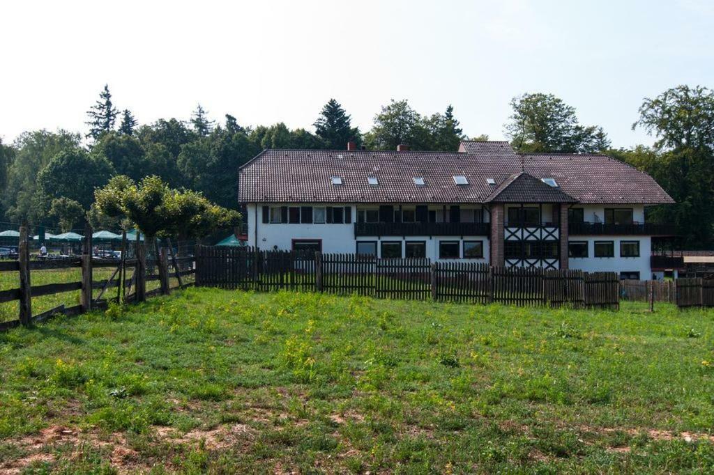 Hotel-Restaurant Johanniskreuz Trippstadt Екстер'єр фото